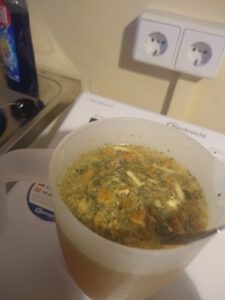 Fleischbrühe mit Kräutern!